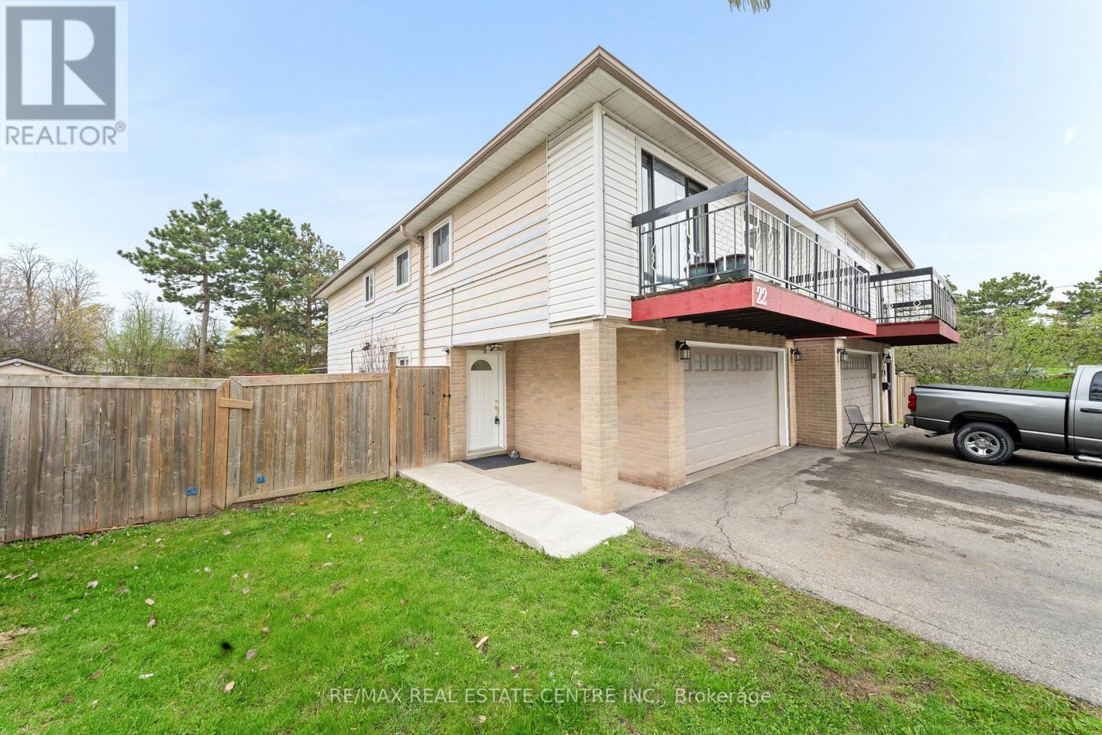 22 Glen Echo Court, Brampton, Ontario  L6S 5T9 - Photo 3 - W13136050