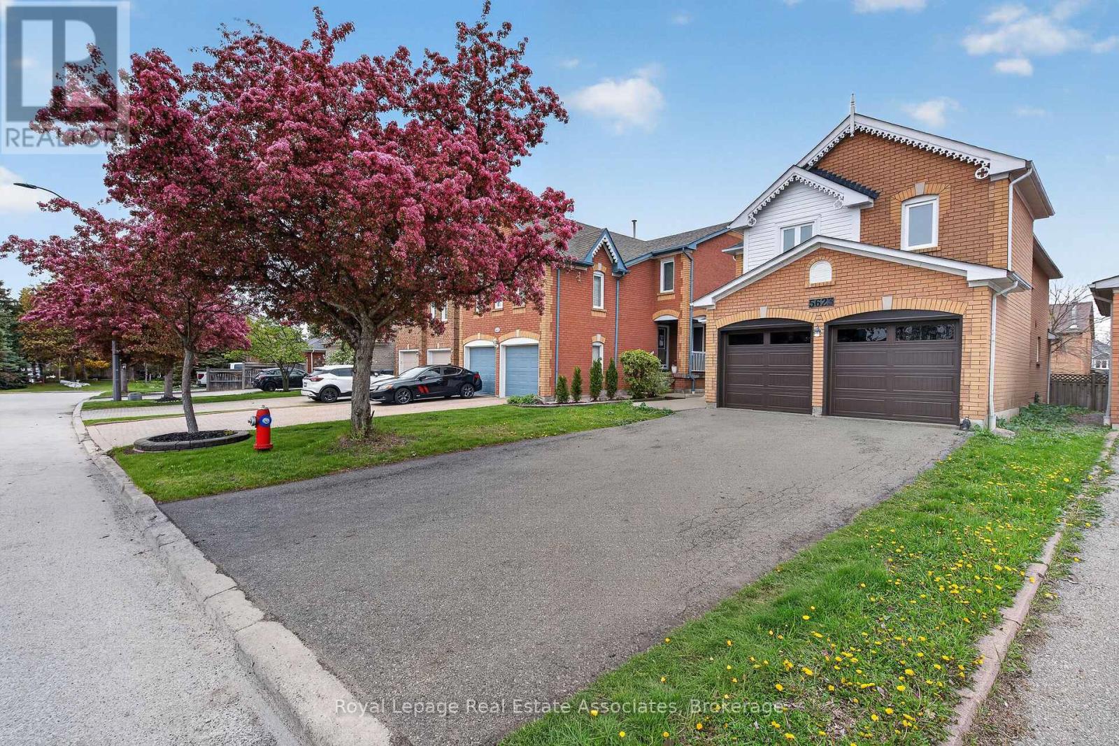 5623 Haddon Hall Road, Mississauga, Ontario  L5M 5G4 - Photo 2 - W13136122