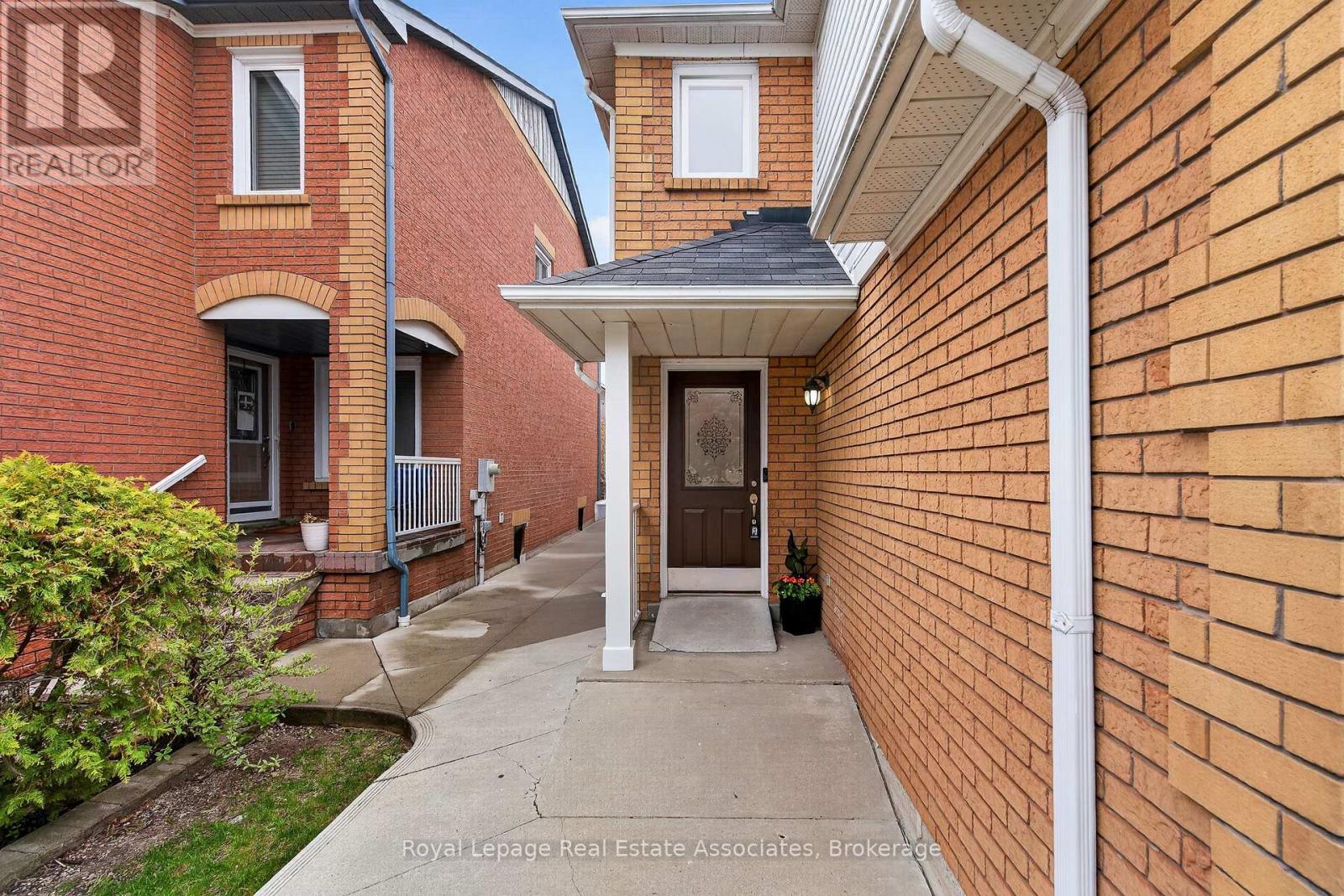 5623 Haddon Hall Road, Mississauga, Ontario  L5M 5G4 - Photo 3 - W13136122
