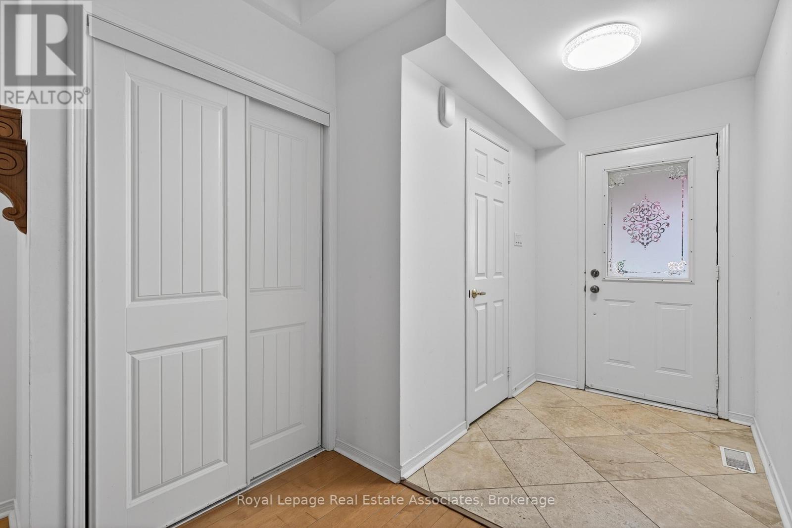 5623 Haddon Hall Road, Mississauga, Ontario  L5M 5G4 - Photo 4 - W13136122