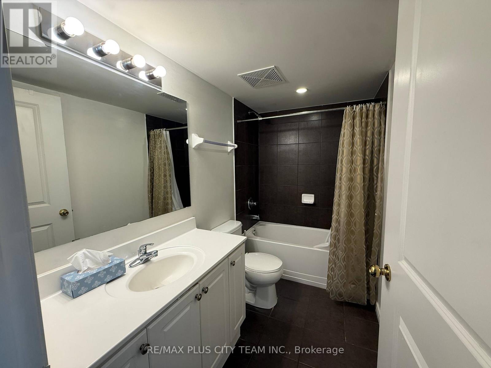 2114 - 9 George Street N, Brampton, Ontario  L6X 0T6 - Photo 11 - W13136140