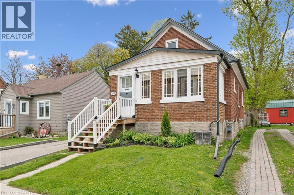 237 S Borden Avenue S, Kitchener, Ontario  N2G 3S1 - Photo 3 - 40830600