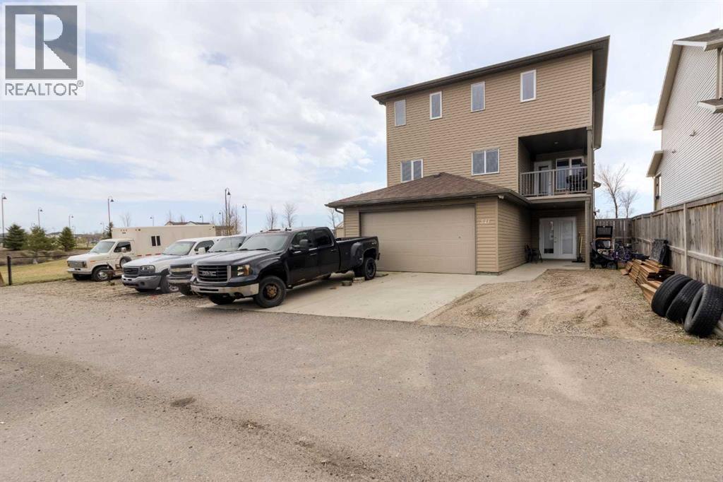 541 Aquitania Boulevard W, Lethbridge, Alberta  T1J 5G7 - Photo 49 - A2272884