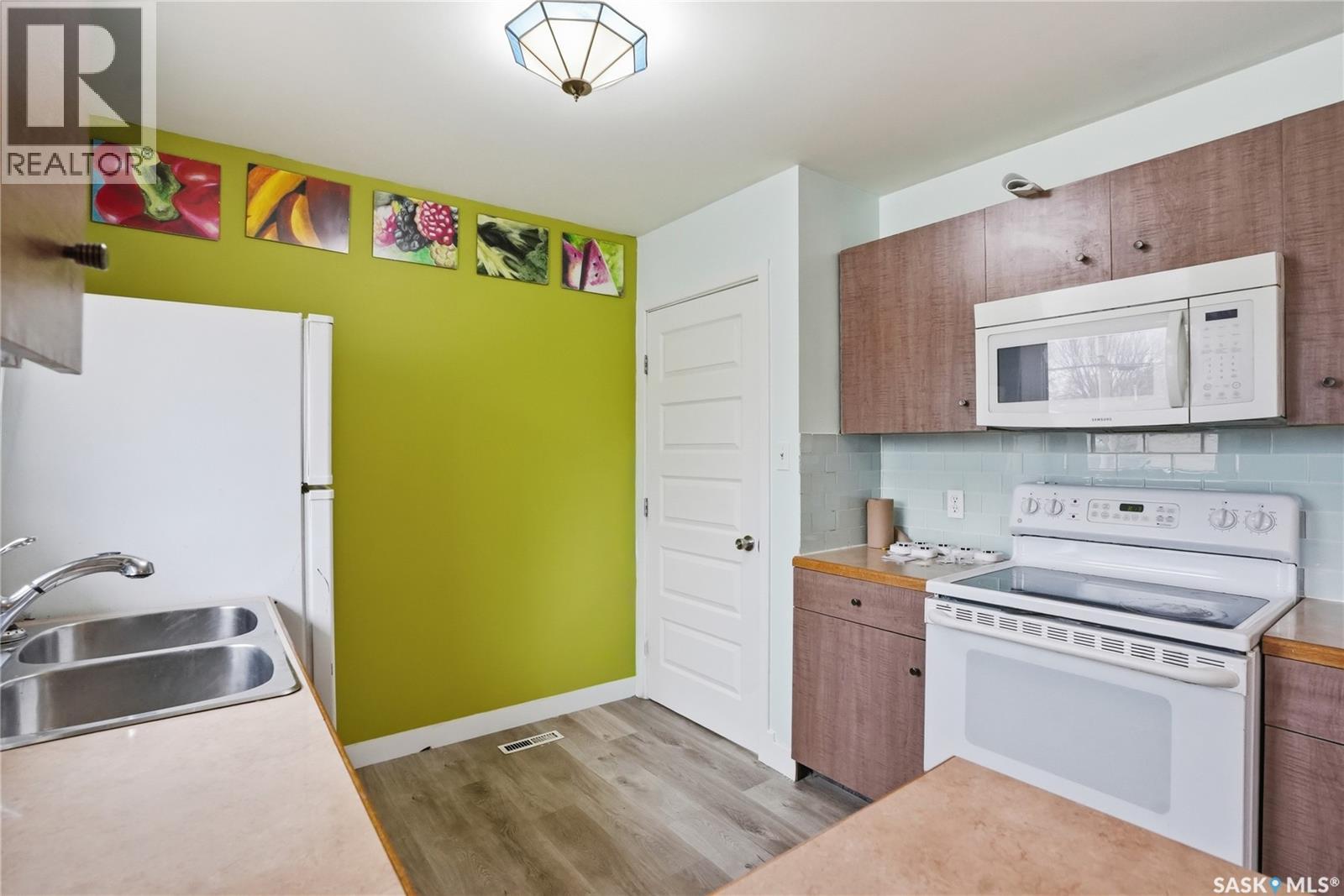 4 Dunning Crescent, Saskatoon, Saskatchewan  S7J 2S5 - Photo 13 - SK035982