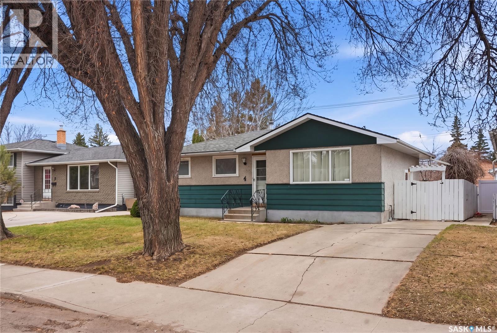 4 Dunning Crescent, Saskatoon, Saskatchewan  S7J 2S5 - Photo 2 - SK035982