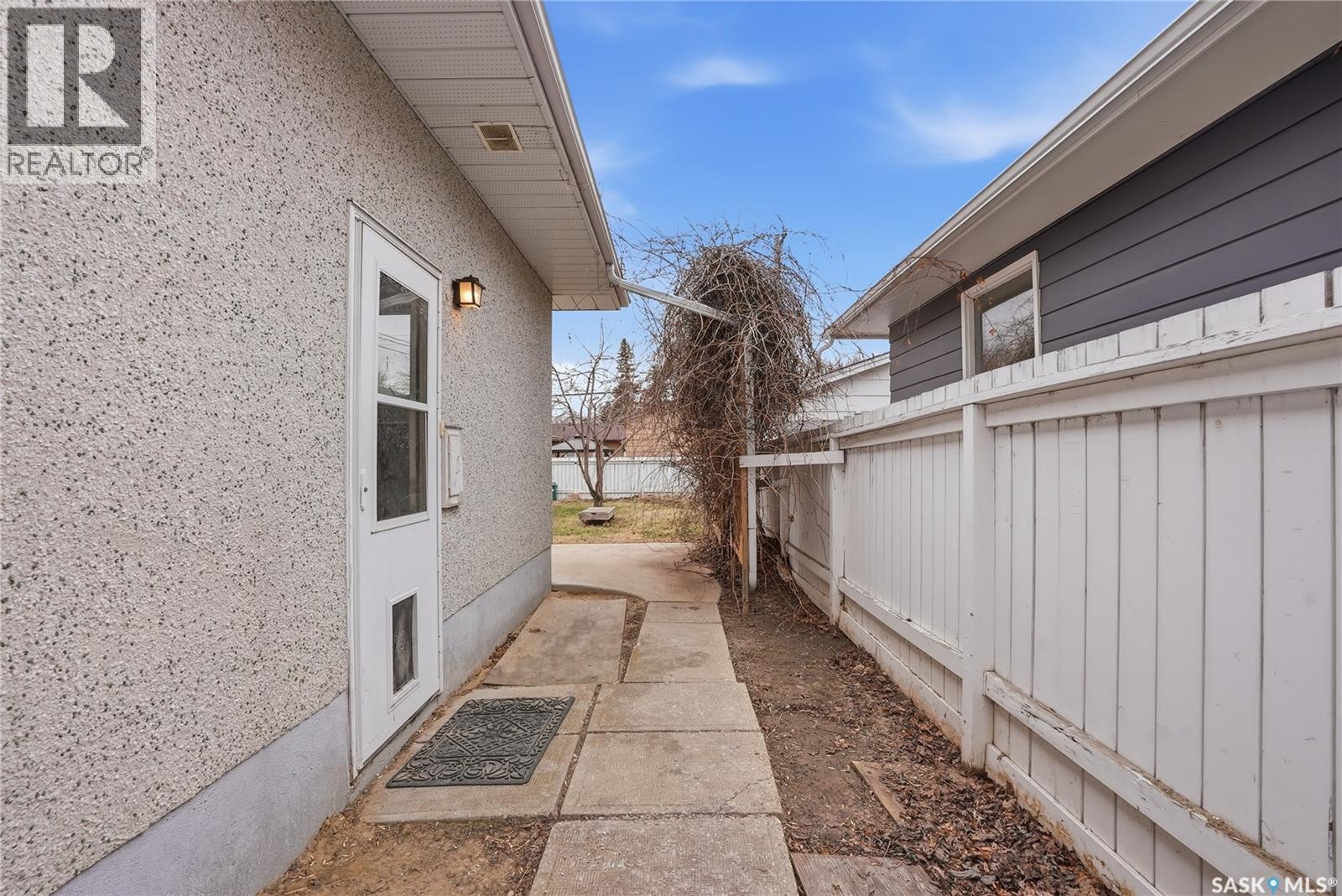 4 Dunning Crescent, Saskatoon, Saskatchewan  S7J 2S5 - Photo 43 - SK035982