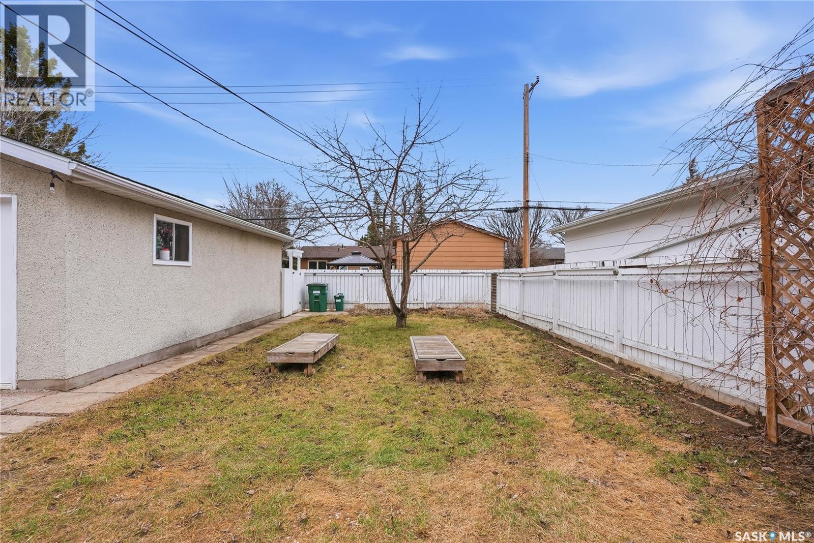 4 Dunning Crescent, Saskatoon, Saskatchewan  S7J 2S5 - Photo 47 - SK035982