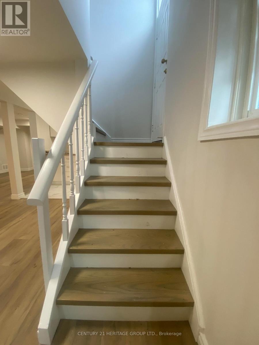 Lower - 14 Regatta Crescent, Toronto, Ontario  M2R 2X8 - Photo 4 - C13136346
