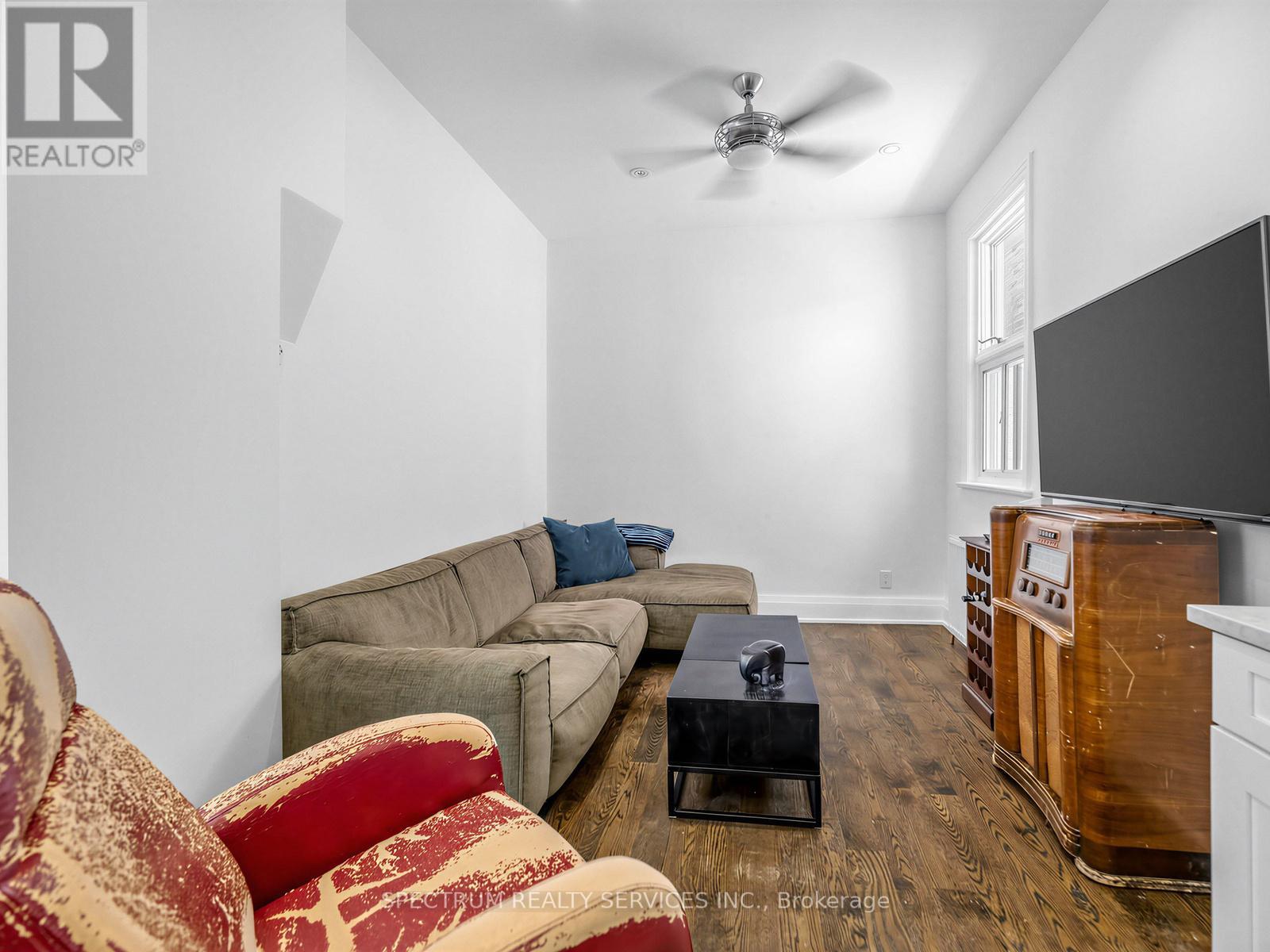 29 Raglan Avenue, Toronto, Ontario  M6C 2K7 - Photo 4 - C13136356
