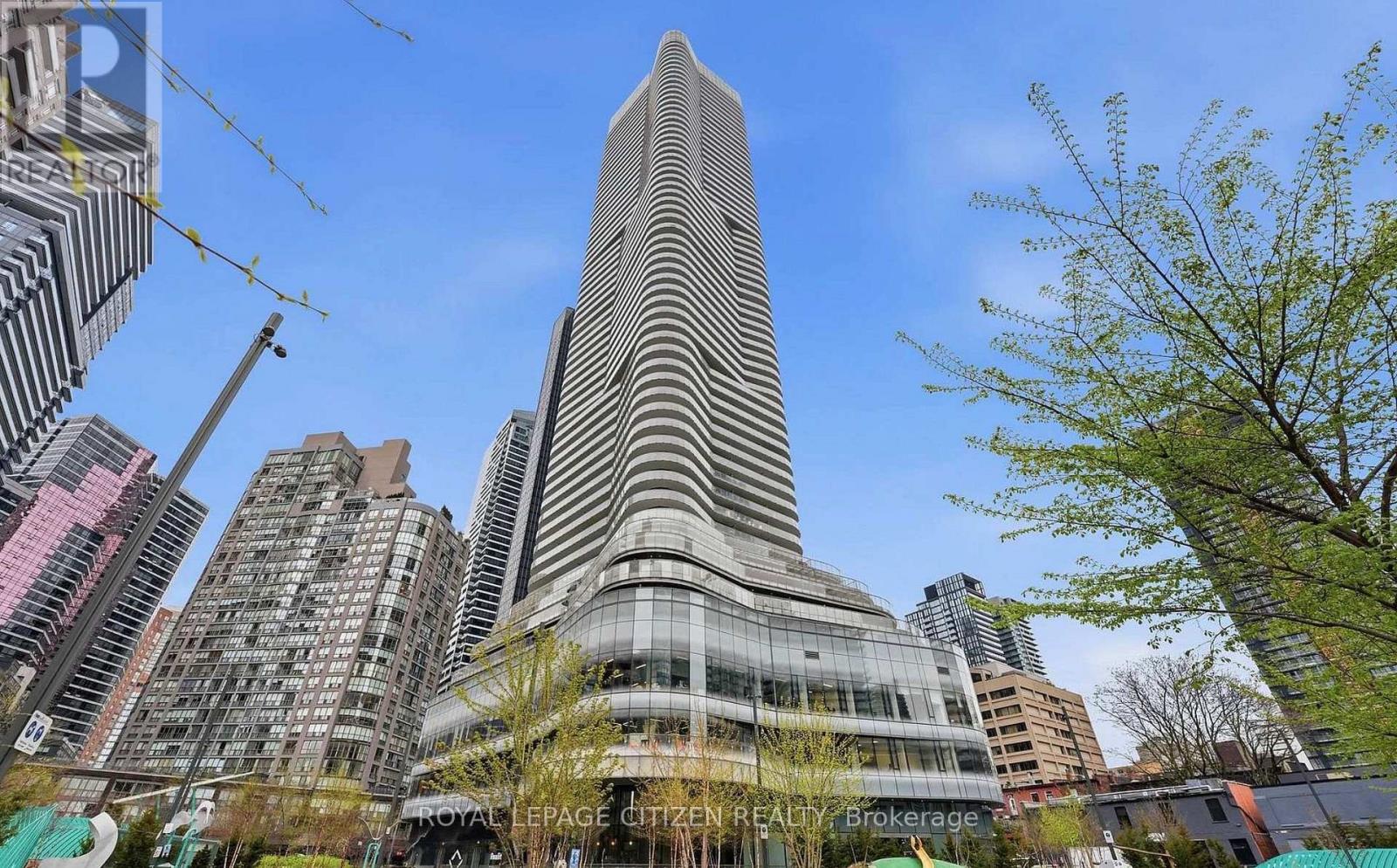 5703 - 11 WELLESLEY STREET, Toronto, Ontario