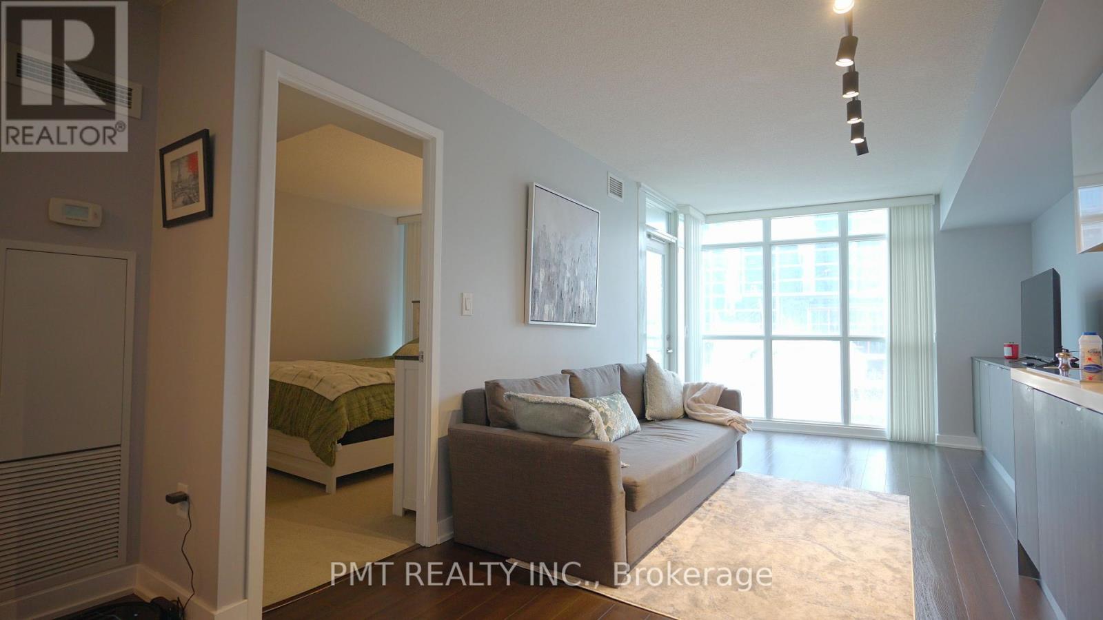 323 - 21 Iceboat Terrace, Toronto, Ontario  M5V 4A9 - Photo 11 - C13136378