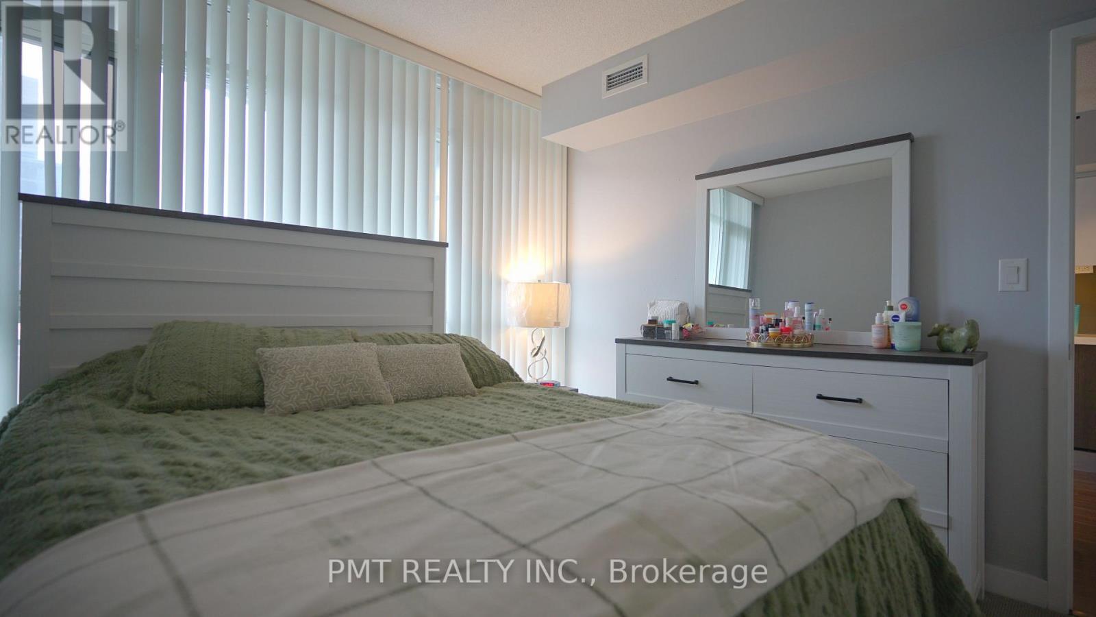 323 - 21 Iceboat Terrace, Toronto, Ontario  M5V 4A9 - Photo 14 - C13136378