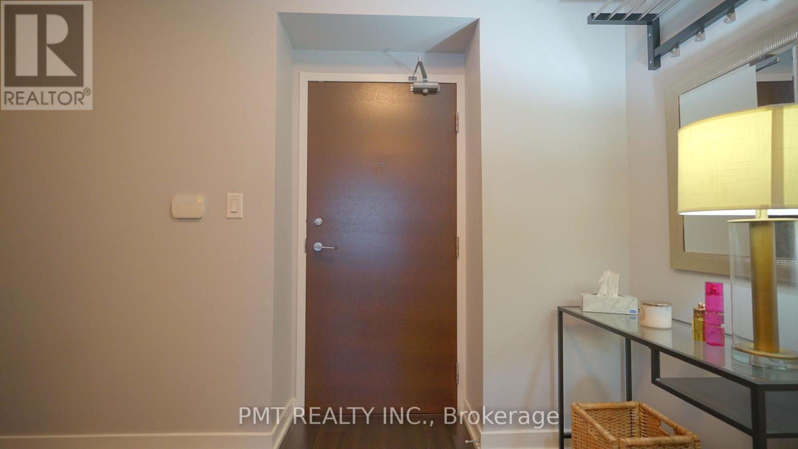 323 - 21 Iceboat Terrace, Toronto, Ontario  M5V 4A9 - Photo 2 - C13136378