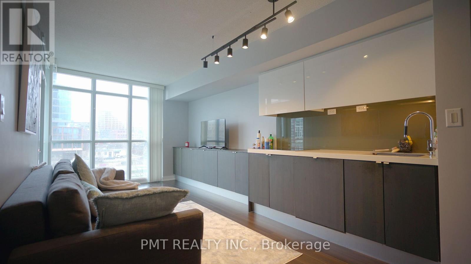 323 - 21 Iceboat Terrace, Toronto, Ontario  M5V 4A9 - Photo 7 - C13136378