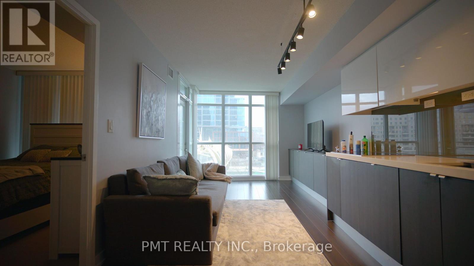 323 - 21 Iceboat Terrace, Toronto, Ontario  M5V 4A9 - Photo 8 - C13136378