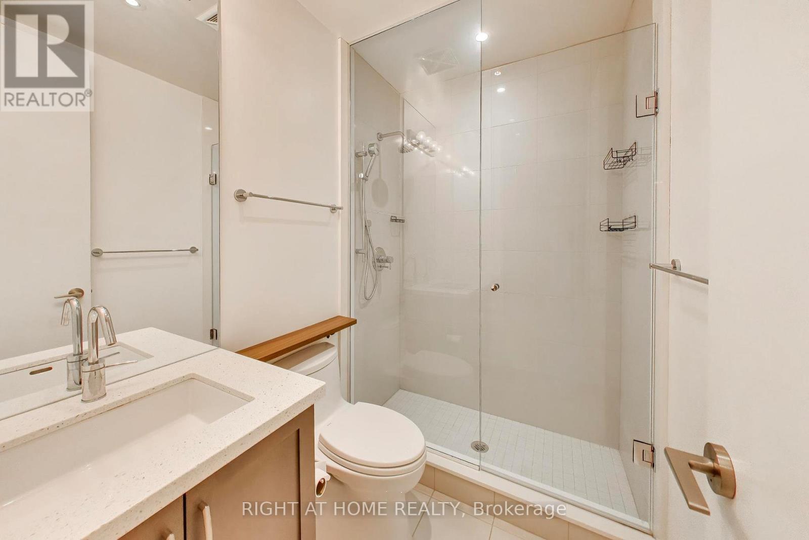 918 - 39 Queens Quay E, Toronto, Ontario  M5E 0A5 - Photo 11 - C13136406