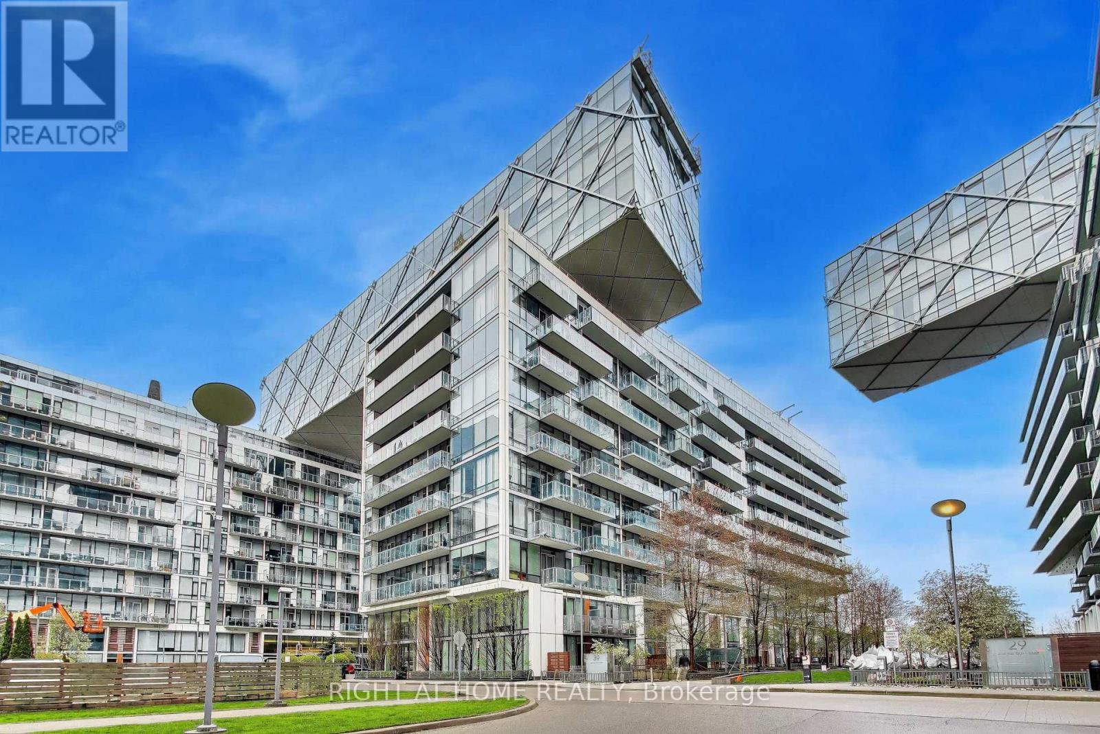 918 - 39 Queens Quay E, Toronto, Ontario  M5E 0A5 - Photo 2 - C13136406