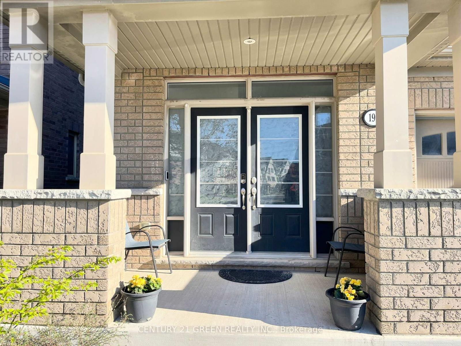 199 Windfields Farm Drive W, Oshawa, Ontario  L1L 0K5 - Photo 2 - E13136254