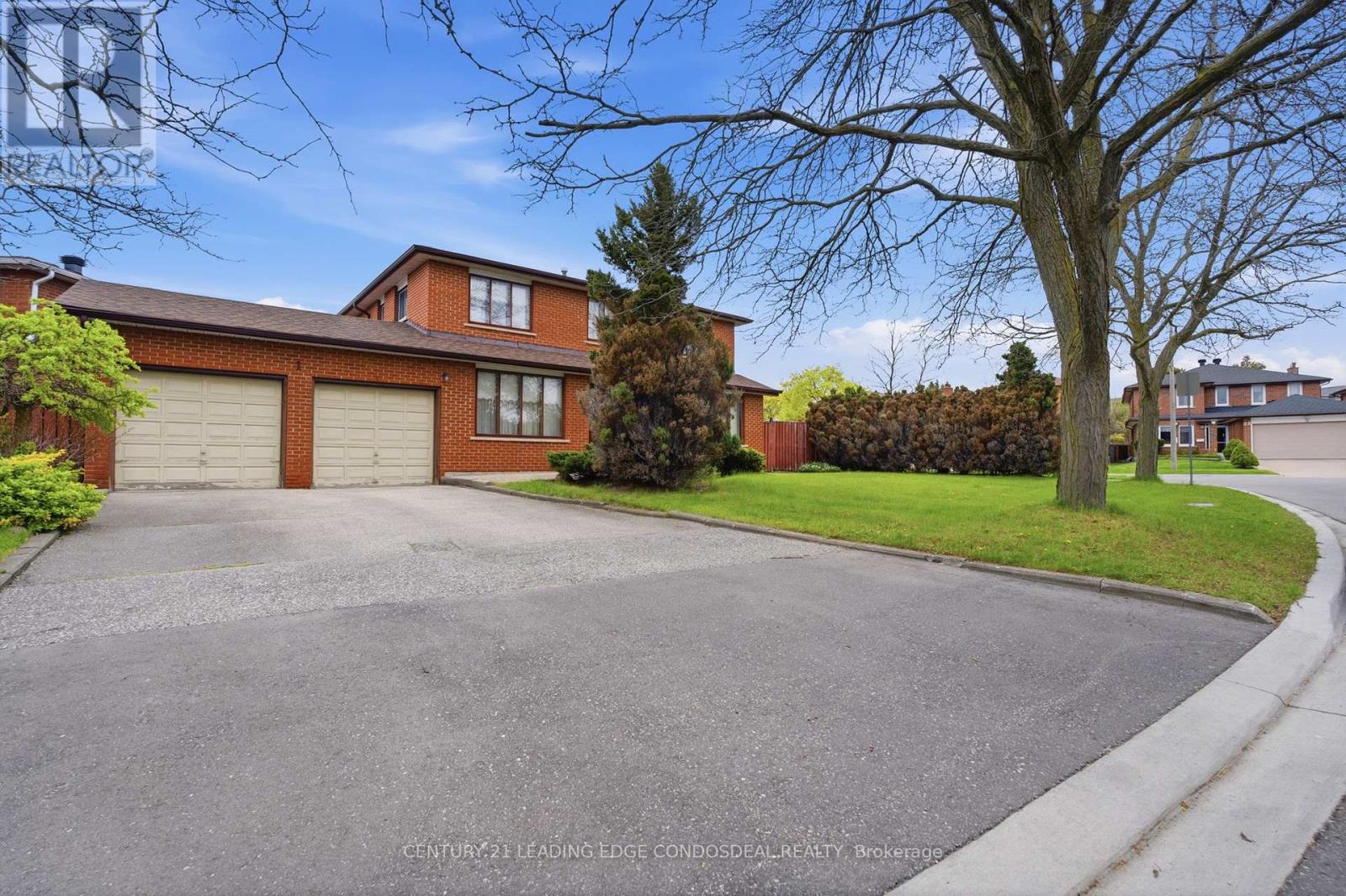 1 Whitley Castle Crescent, Toronto, Ontario  M1V 2P5 - Photo 2 - E13136270