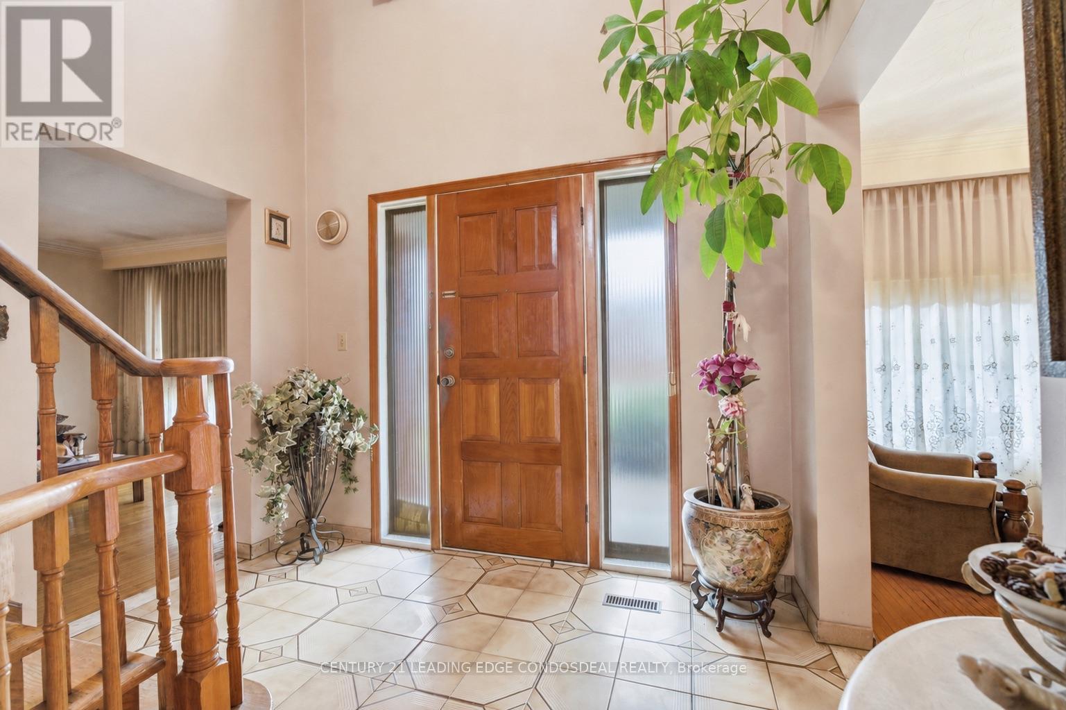 1 Whitley Castle Crescent, Toronto, Ontario  M1V 2P5 - Photo 4 - E13136270