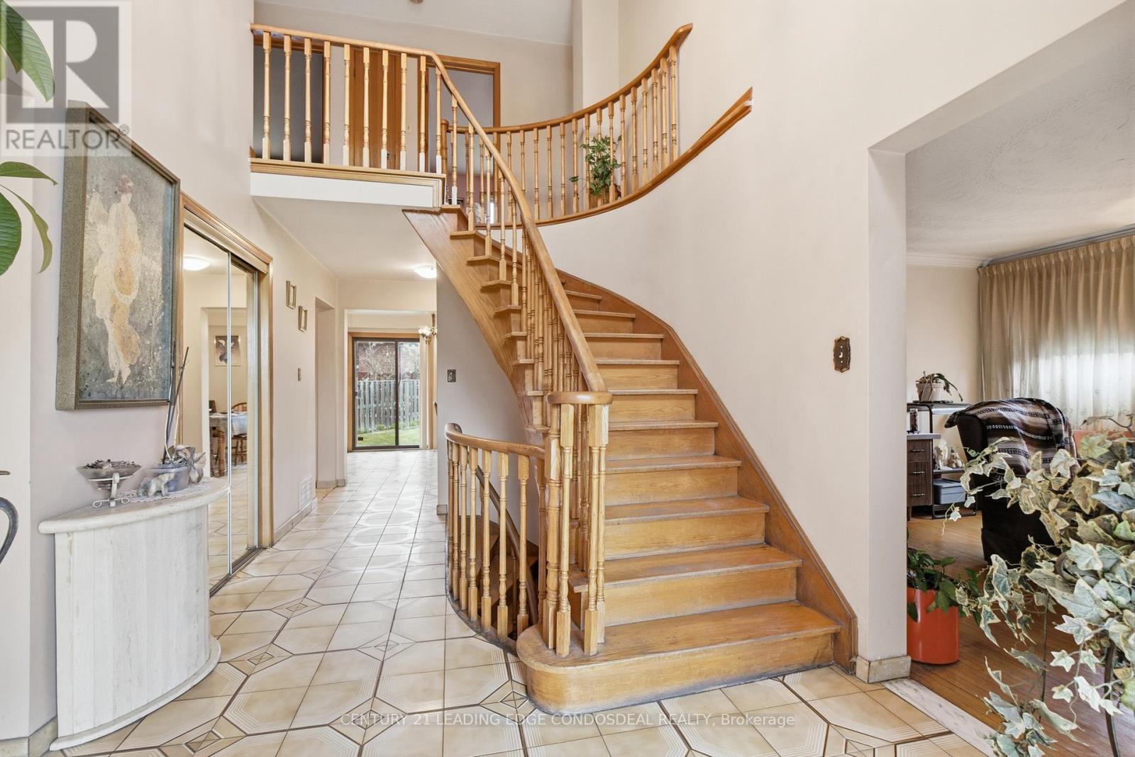 1 Whitley Castle Crescent, Toronto, Ontario  M1V 2P5 - Photo 5 - E13136270