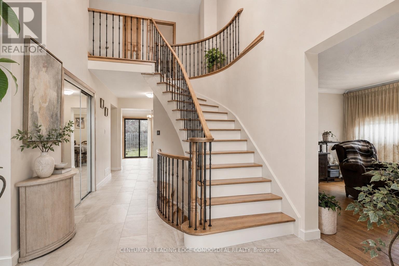 1 Whitley Castle Crescent, Toronto, Ontario  M1V 2P5 - Photo 6 - E13136270