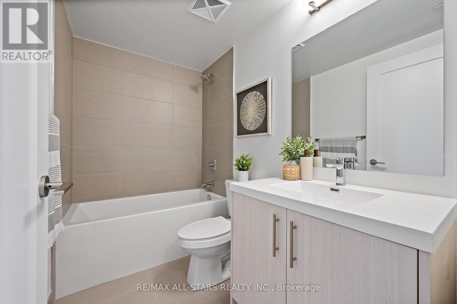 2301 - 286 Main Street, Toronto, Ontario  M4C 0B3 - Photo 31 - E13136396