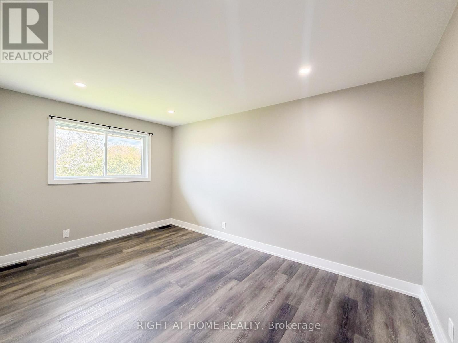 Upper - 298 Dover Street, Oshawa, Ontario  L1G 6G6 - Photo 10 - E13136436
