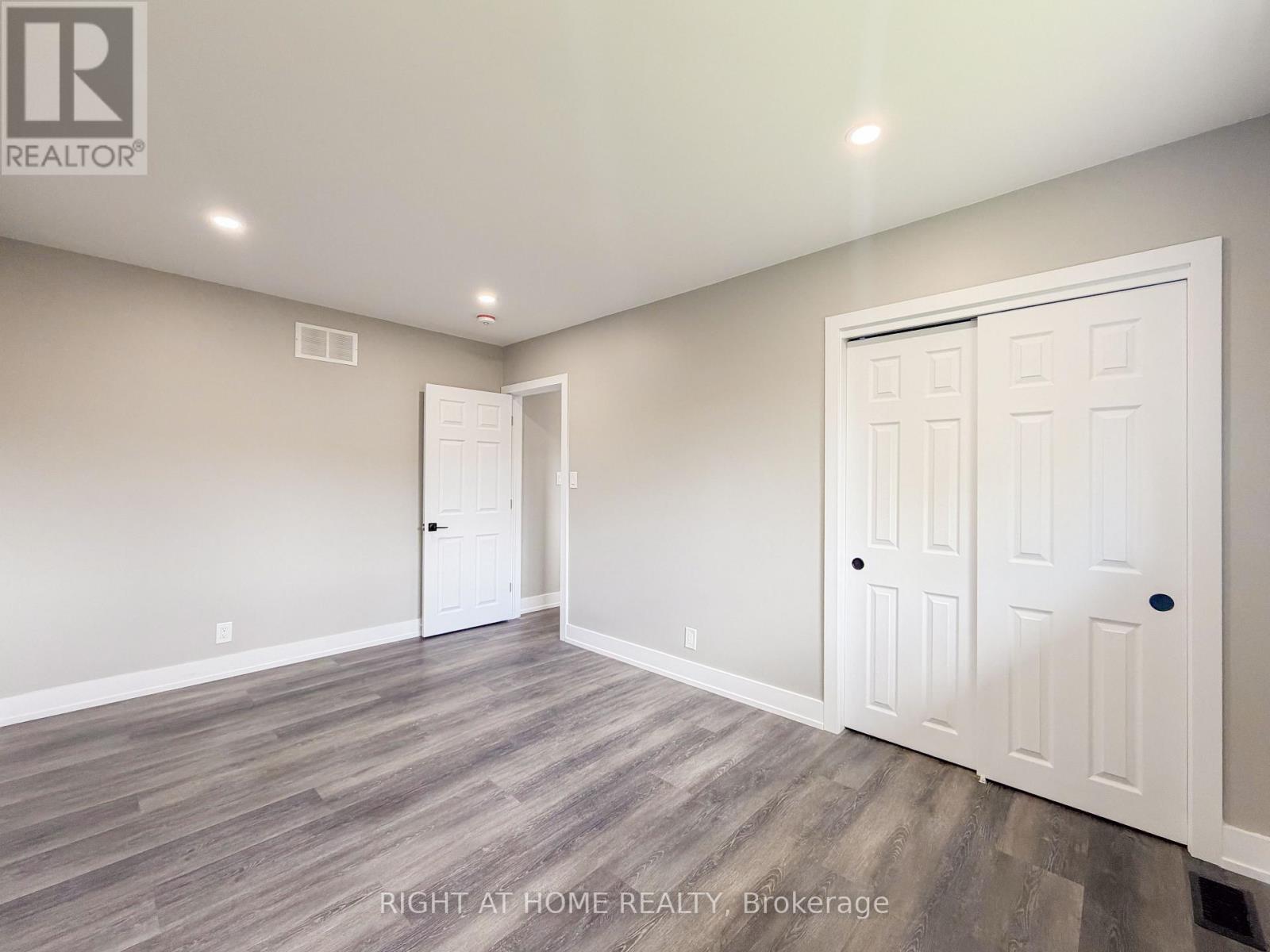 Upper - 298 Dover Street, Oshawa, Ontario  L1G 6G6 - Photo 12 - E13136436