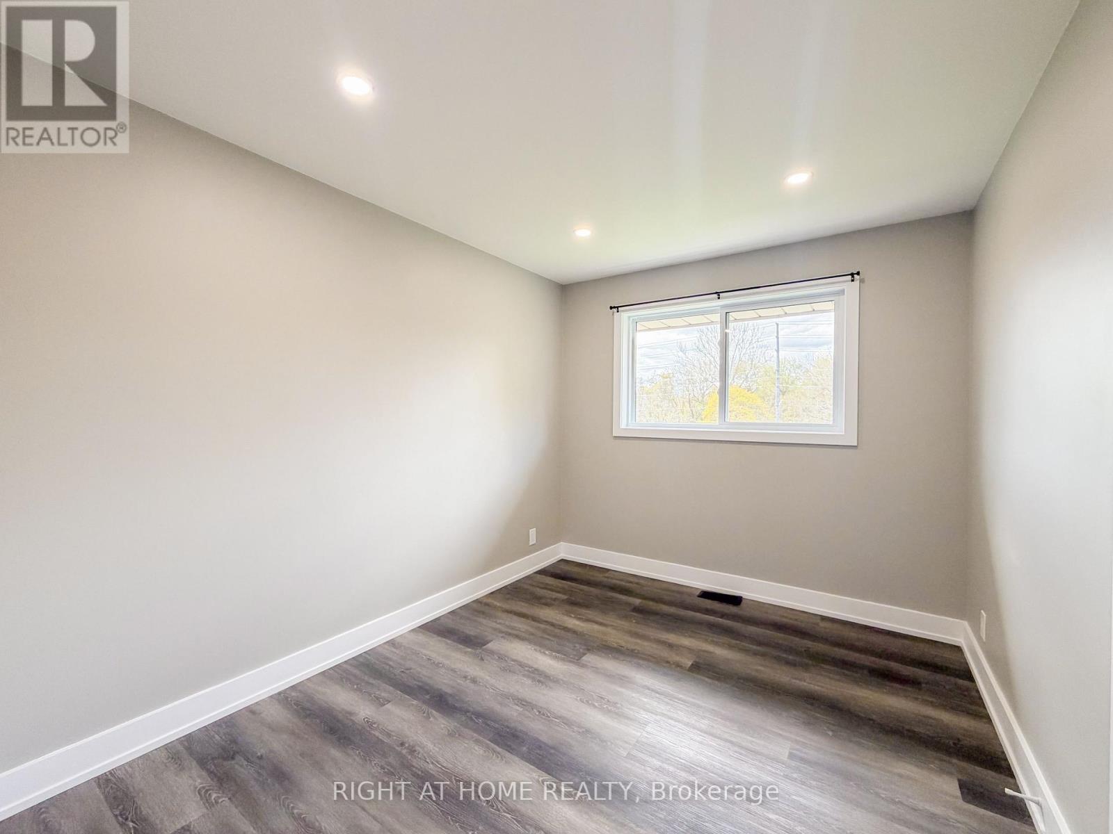 Upper - 298 Dover Street, Oshawa, Ontario  L1G 6G6 - Photo 14 - E13136436
