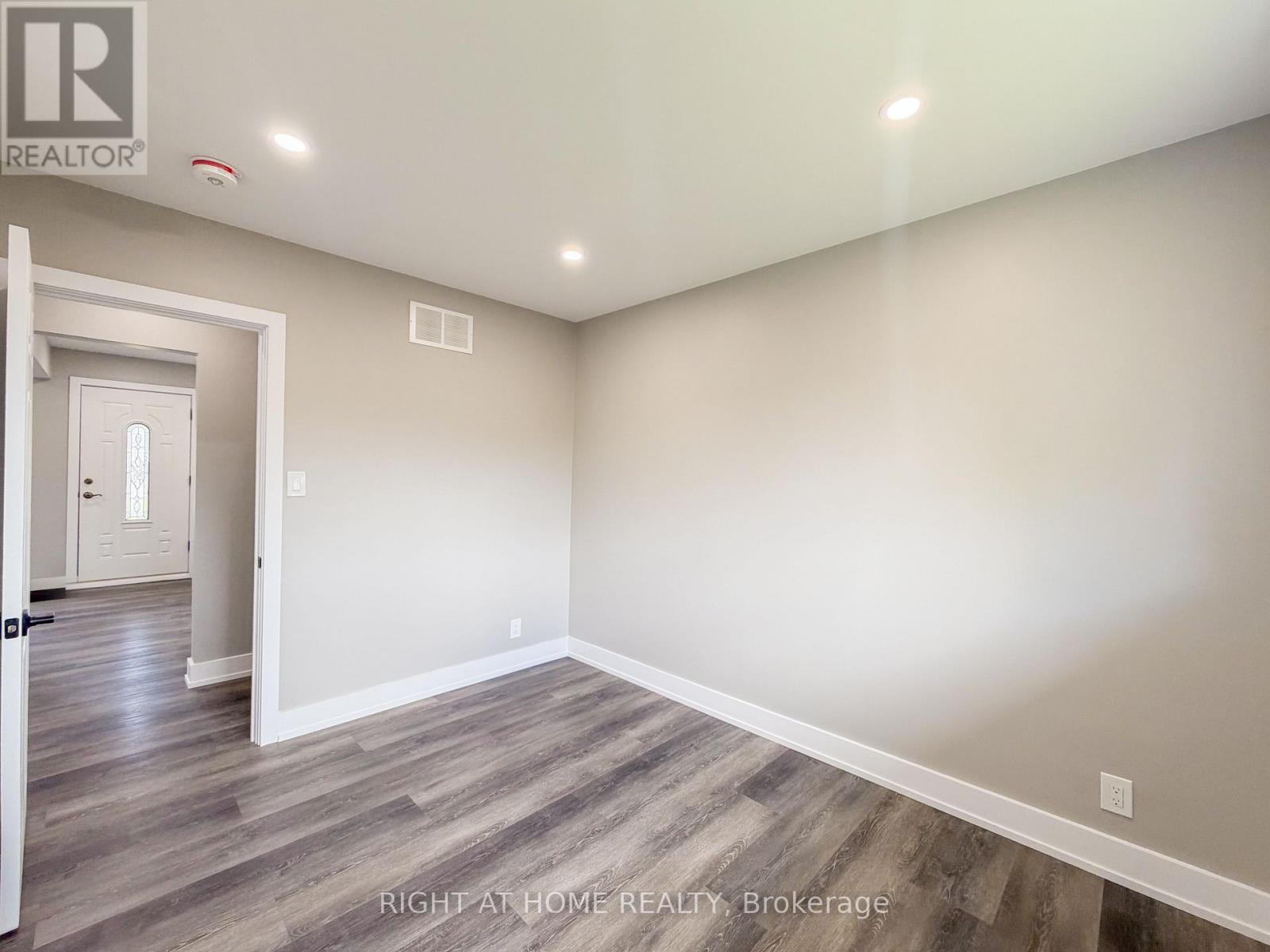 Upper - 298 Dover Street, Oshawa, Ontario  L1G 6G6 - Photo 15 - E13136436