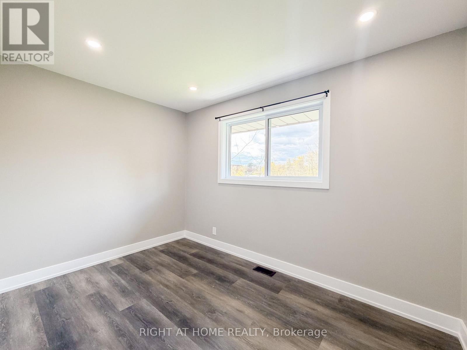 Upper - 298 Dover Street, Oshawa, Ontario  L1G 6G6 - Photo 18 - E13136436