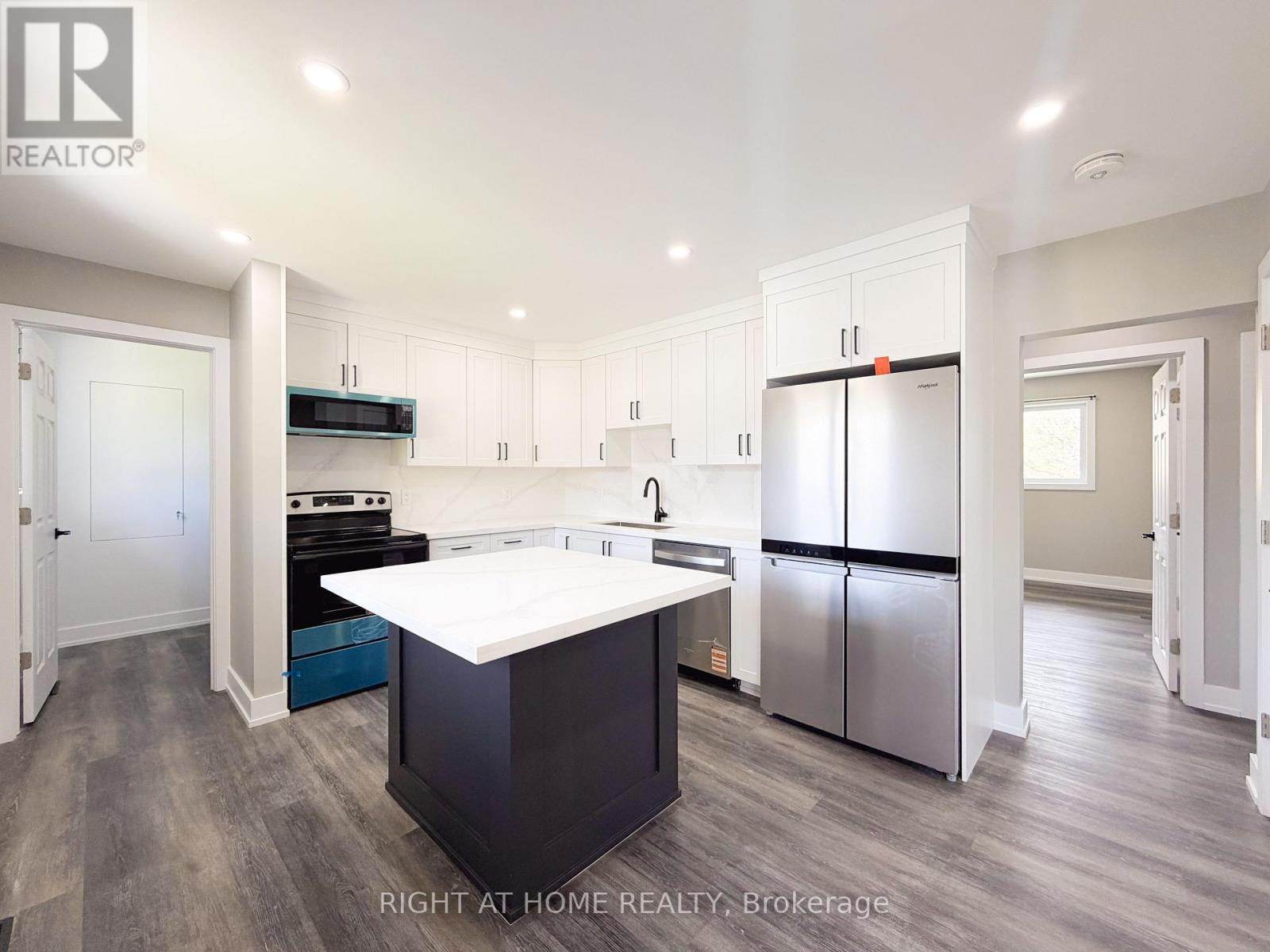 Upper - 298 Dover Street, Oshawa, Ontario  L1G 6G6 - Photo 2 - E13136436