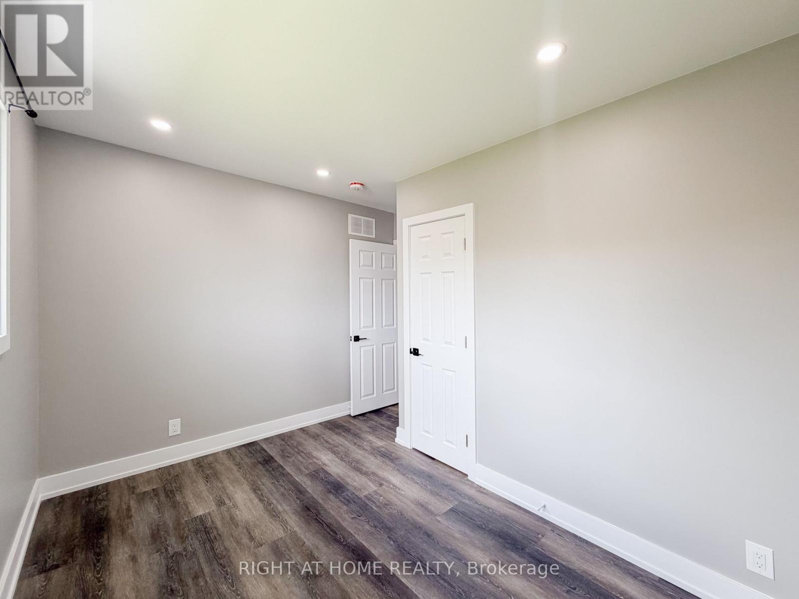 Upper - 298 Dover Street, Oshawa, Ontario  L1G 6G6 - Photo 20 - E13136436