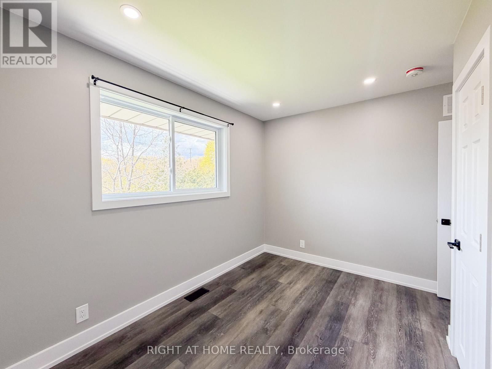 Upper - 298 Dover Street, Oshawa, Ontario  L1G 6G6 - Photo 21 - E13136436