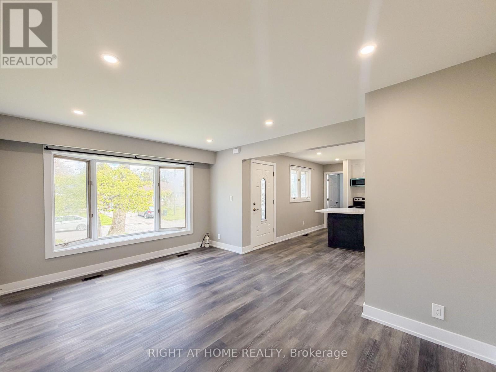 Upper - 298 Dover Street, Oshawa, Ontario  L1G 6G6 - Photo 7 - E13136436