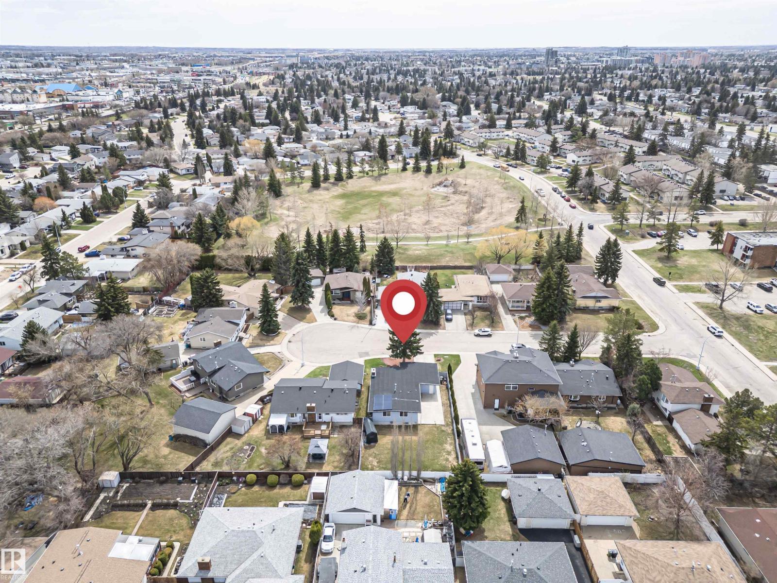 10412 39 AV NW, edmonton, Alberta