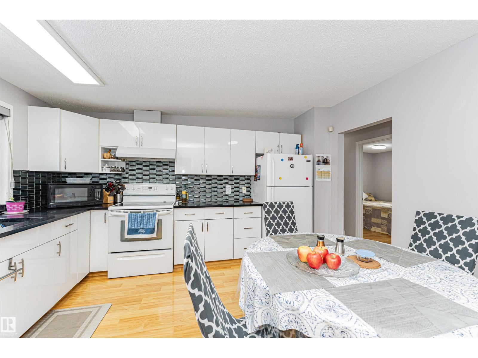 10412 39 Av Nw, Edmonton, Alberta  T6J 2J3 - Photo 13 - E4488119