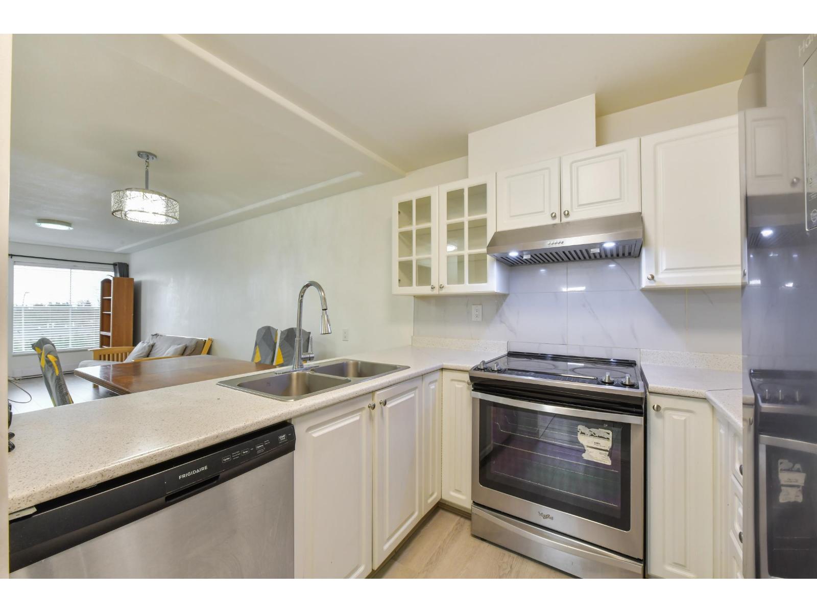 309 15150 108 Avenue, Surrey, British Columbia  V3R 0V1 - Photo 4 - R3104215