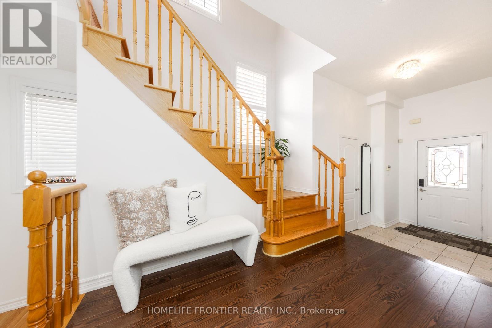 102 Antique Drive, Richmond Hill, Ontario  L4E 4G3 - Photo 6 - N13136198