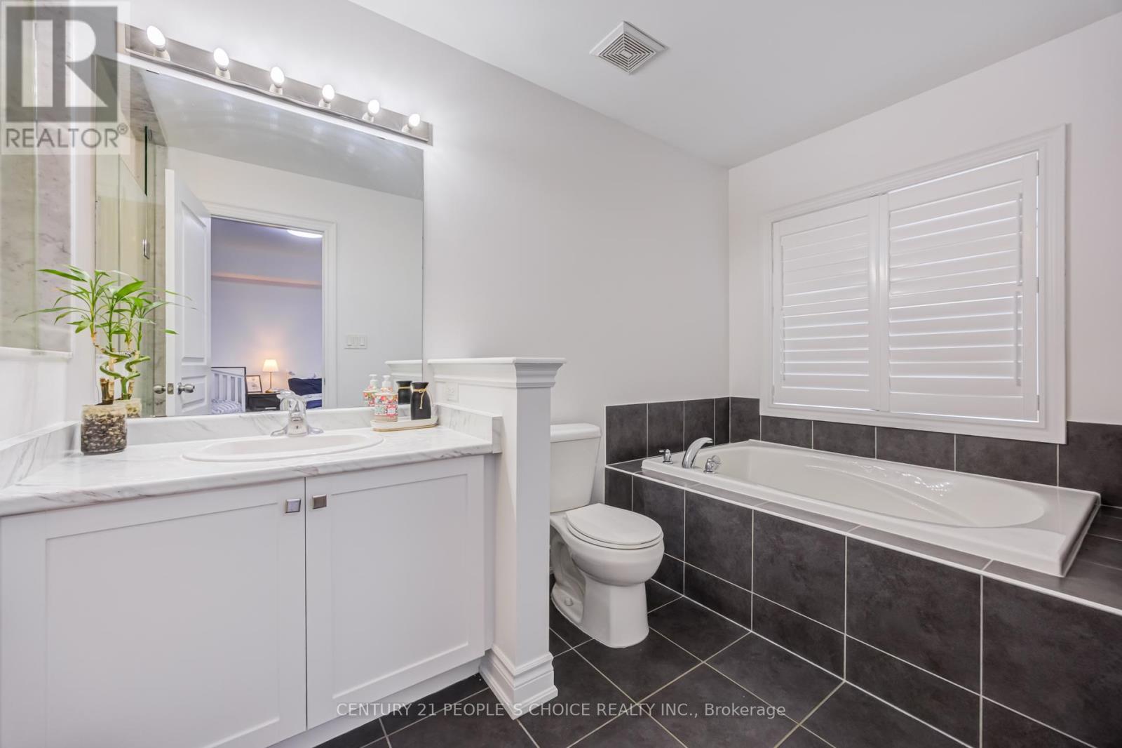 82 Mactier Drive, Vaughan, Ontario  L4H 4L2 - Photo 35 - N13136212