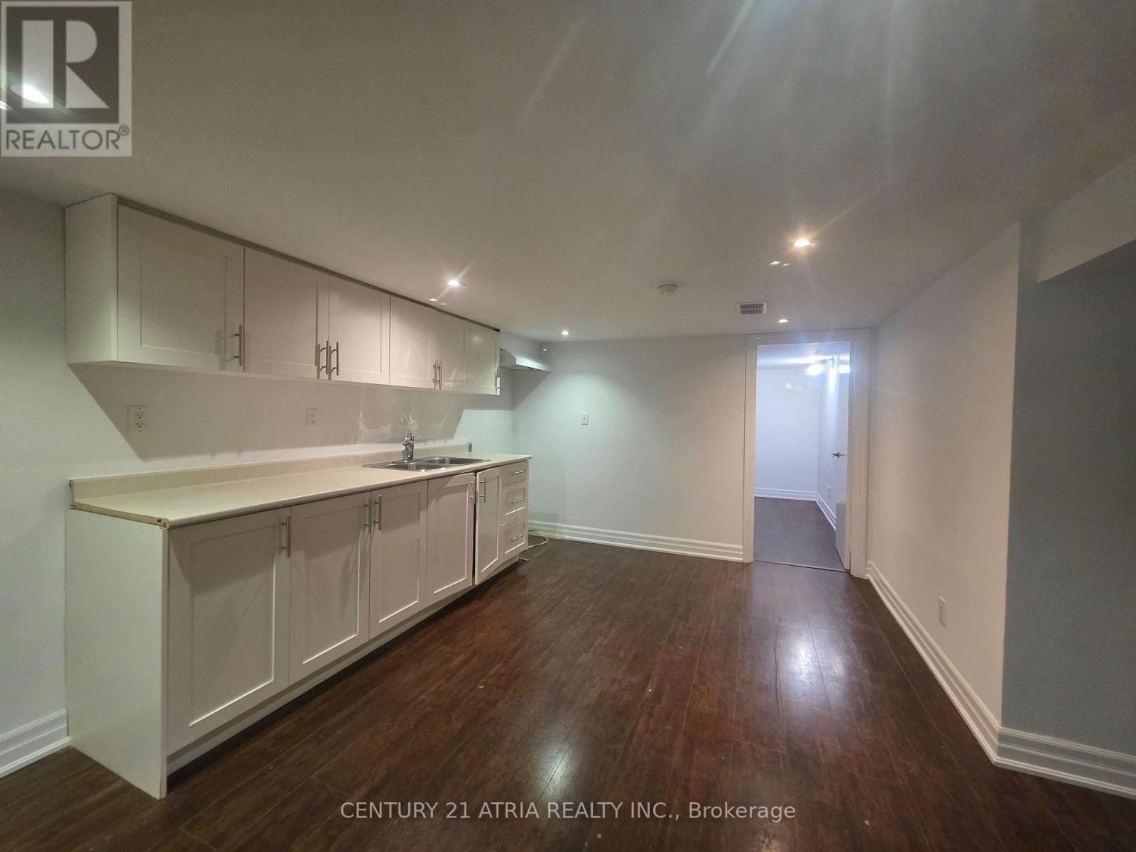 LOWER - 18 GRANDVIEW AVENUE, Markham, Ontario