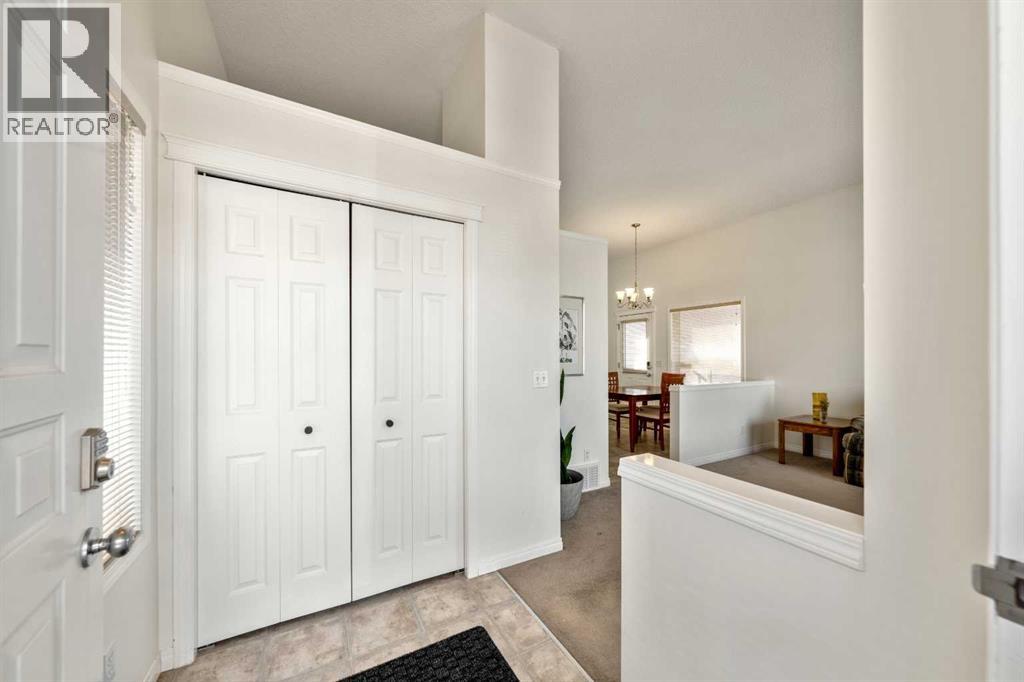 1211 Everridge Drive SW, Calgary, Alberta  T2Y 4T2 - Photo 3 - A2302634