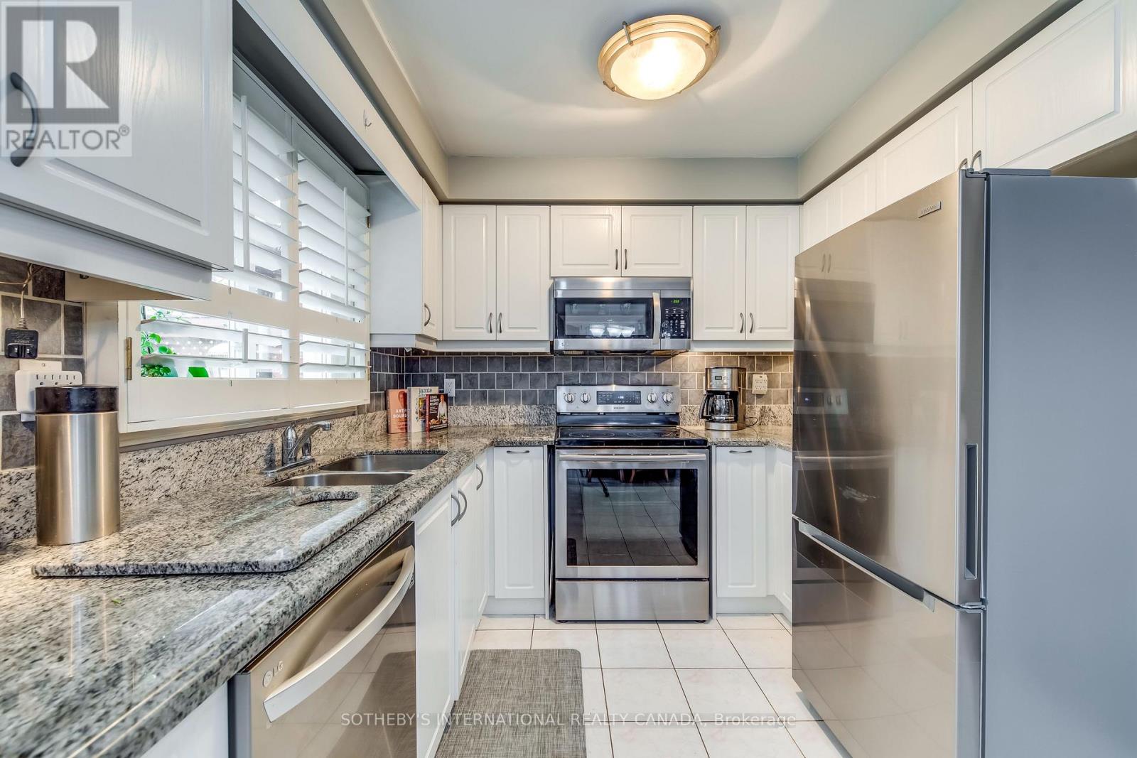 2294 Dale Ridge Drive, Oakville, Ontario  L6M 3L5 - Photo 17 - W13136354
