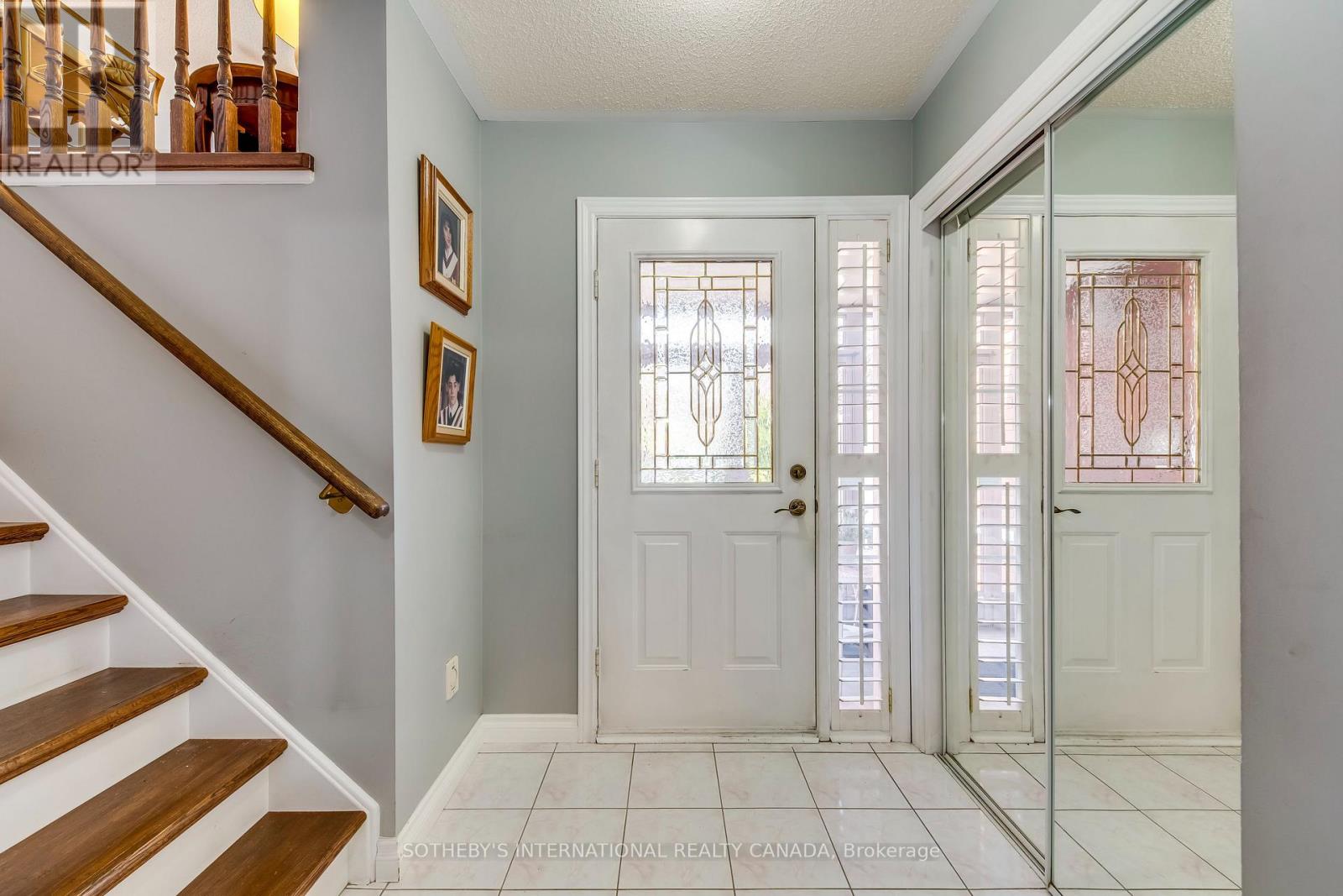 2294 Dale Ridge Drive, Oakville, Ontario  L6M 3L5 - Photo 7 - W13136354