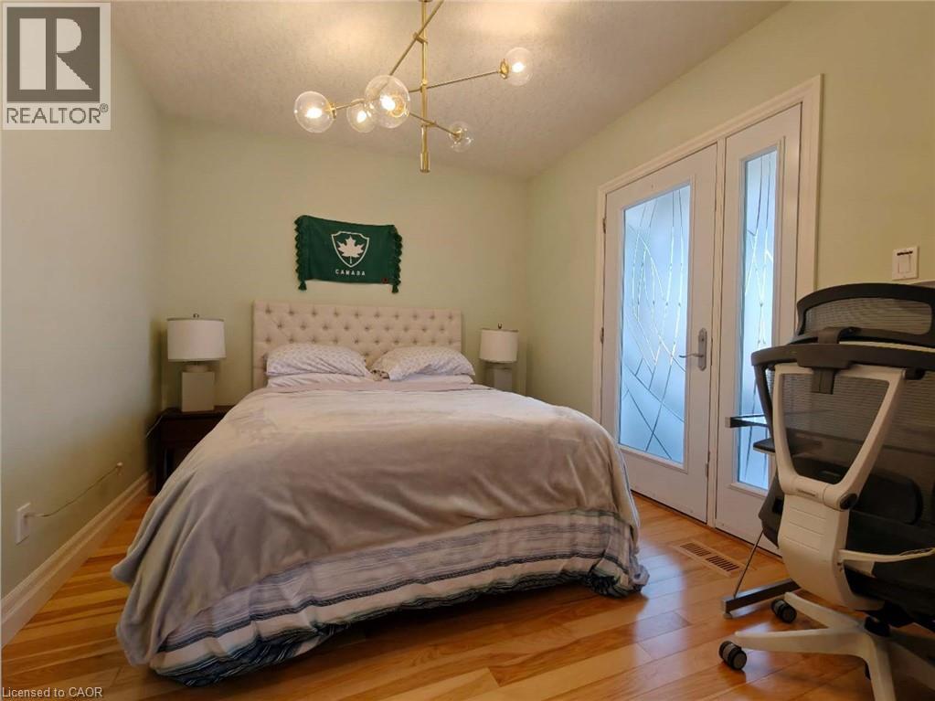 18 Dunbar Road S, Waterloo, Ontario  N2L 2E1 - Photo 17 - 40830762