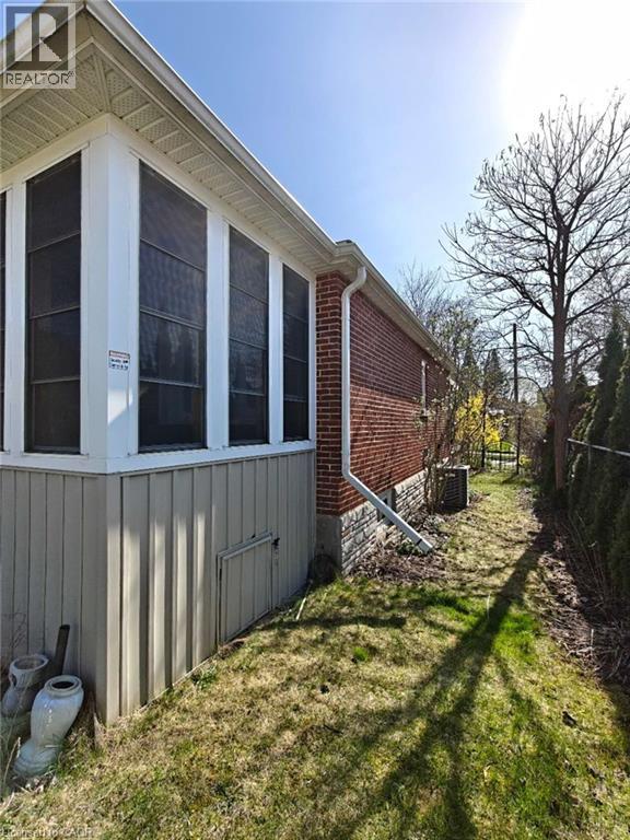 18 Dunbar Road S, Waterloo, Ontario  N2L 2E1 - Photo 6 - 40830762