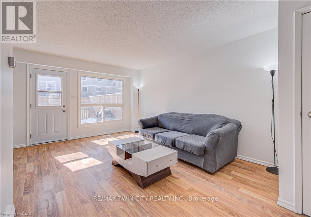277 Pioneer Drive, Kitchener, Ontario N2P 1M9 - Photo 4 - X13136466