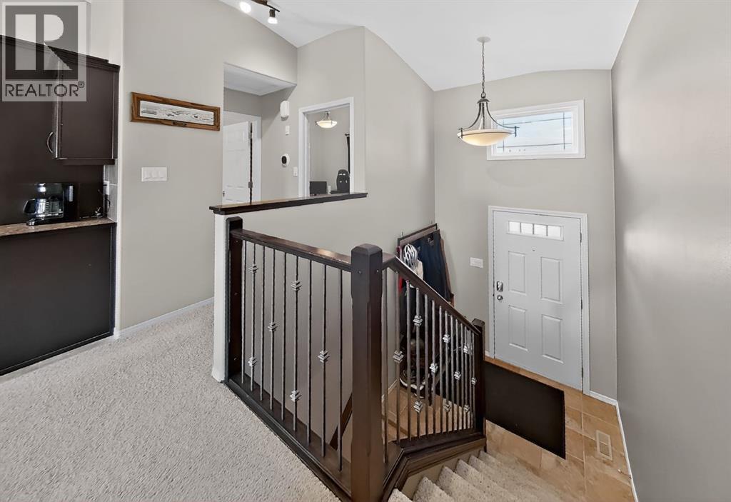 711 Sunset Place, Coaldale, Alberta  T1M 0C5 - Photo 3 - A2302051