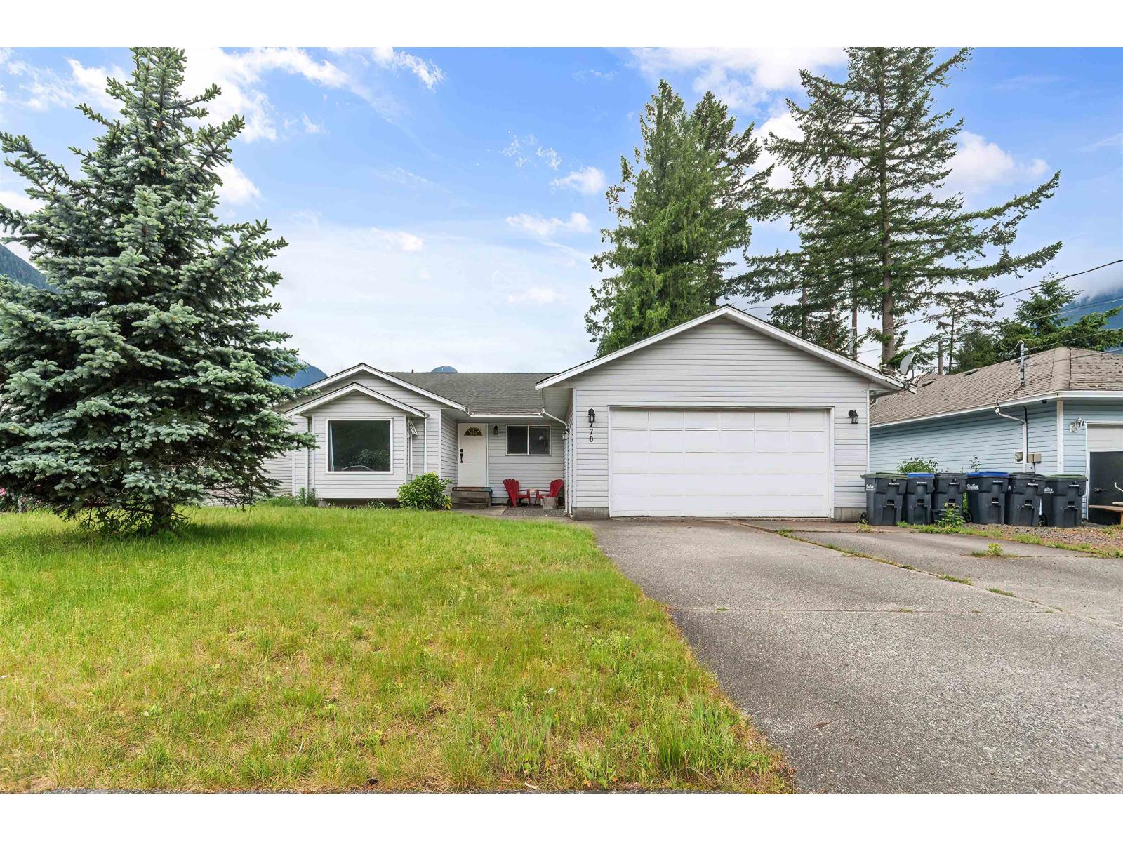 770 Olson Avenue, Hope, Hope, British Columbia  V0X 1L0 - Photo 1 - R3124332